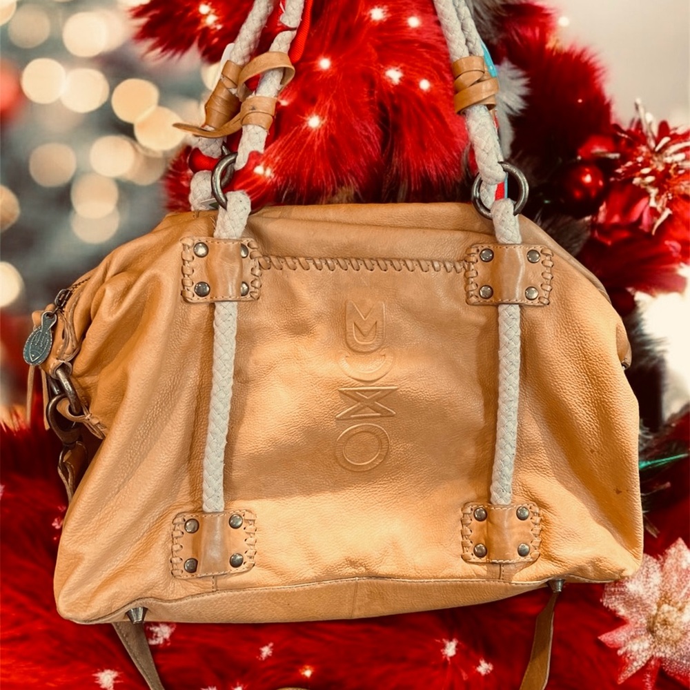 MUXO bag by Camila Alves-McConaughey. Large leather Vintage style.